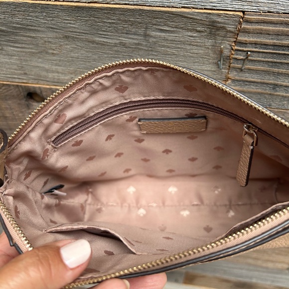 Kate Spade crossbody bag with adjustable strap in good condition - Picture 5 of 7